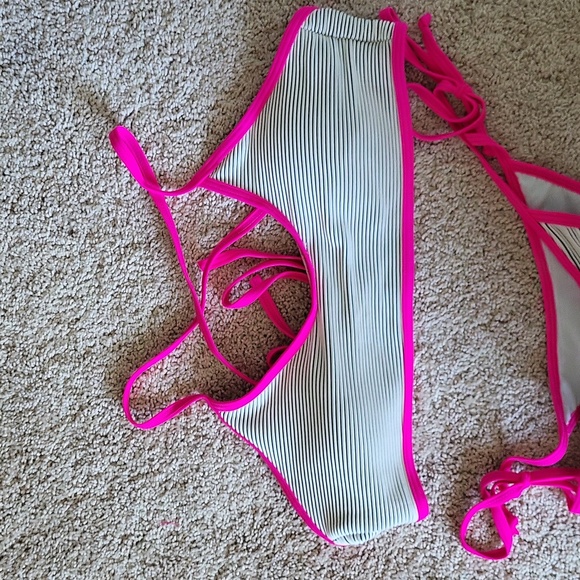 Stripe bikini - Picture 2 of 7